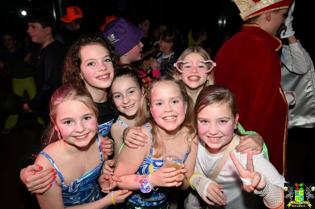 ../Images/Jeugddisco Glow in the Dark 097.jpg